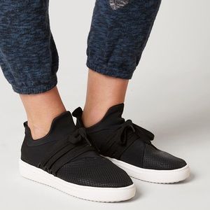 Steve Madden Lancer Sneaker